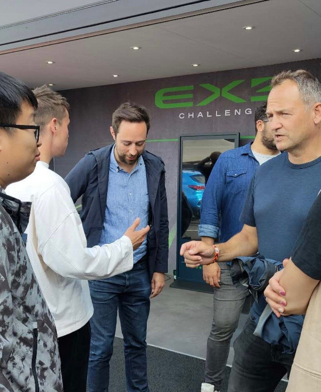 跟the stig聊上了,你们看我这迷弟的表情[捂脸]