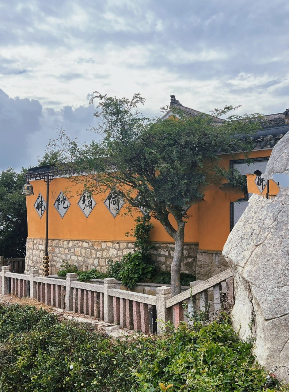 普陀……南天门景区         	 南天门景区在普陀山南的南山上,与短姑