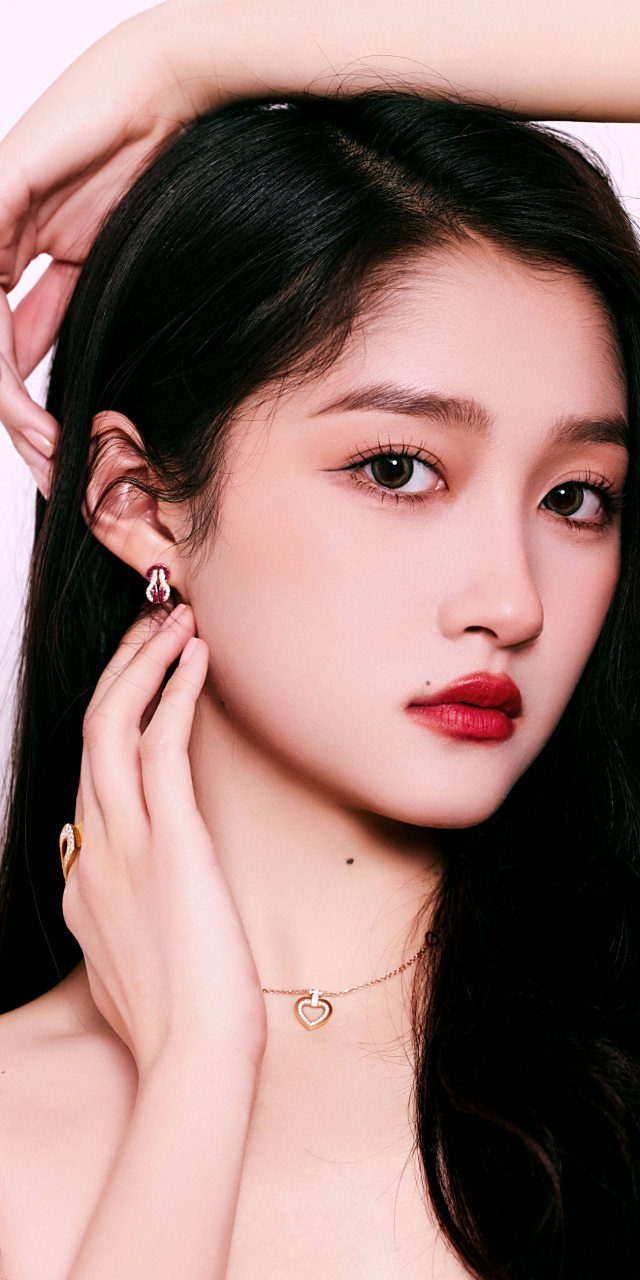 关晓彤红唇优雅壁纸组图