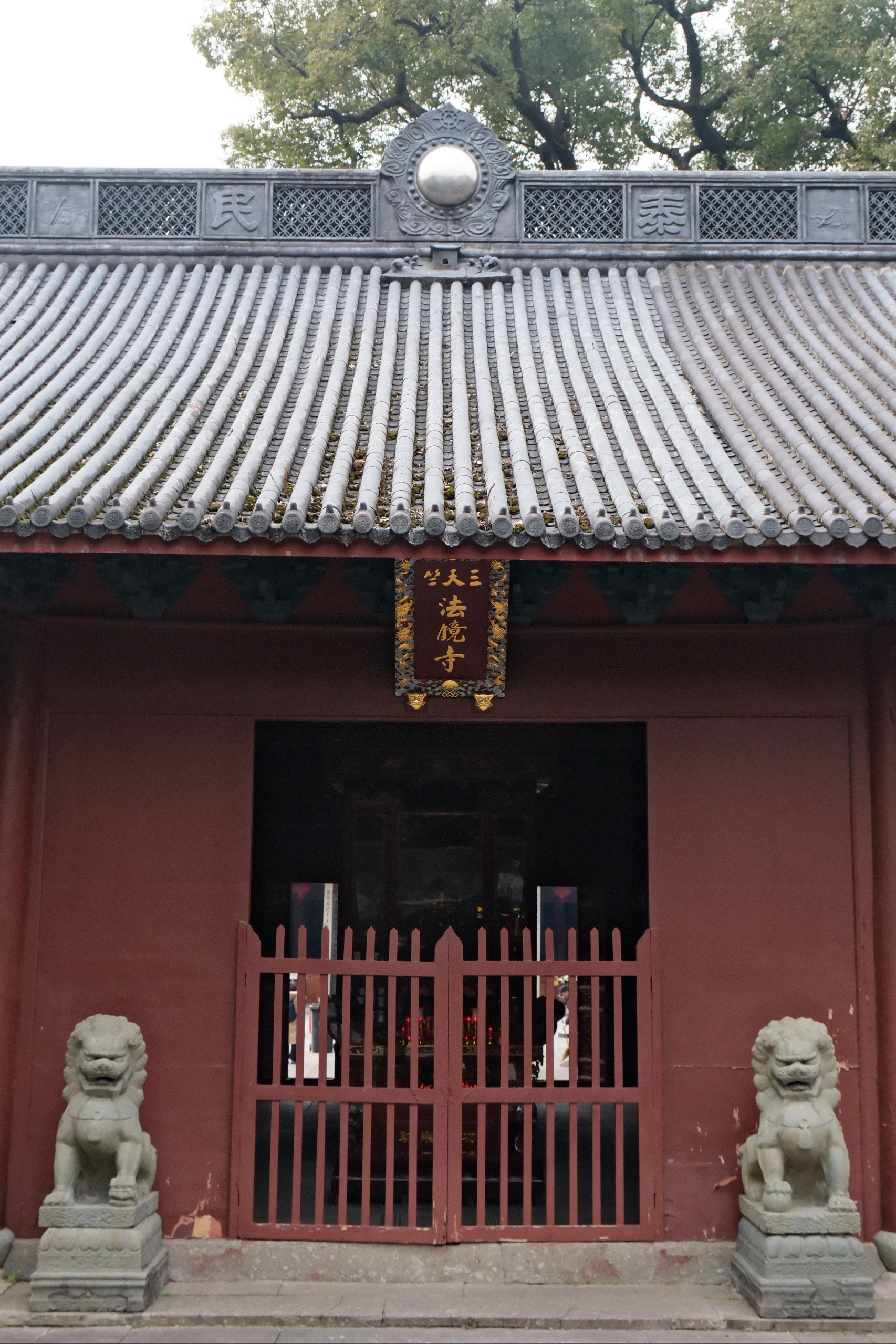 在杭州灵隐景区的三天竺法镜寺附近,有一处知名古迹名"三生石",当年