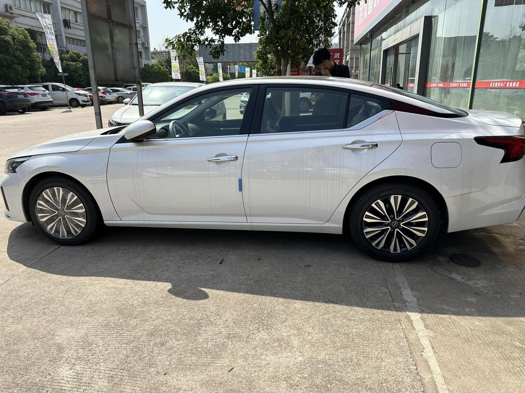 日产天籁2.0l悦享版指导价188000优惠52000后裸车136800