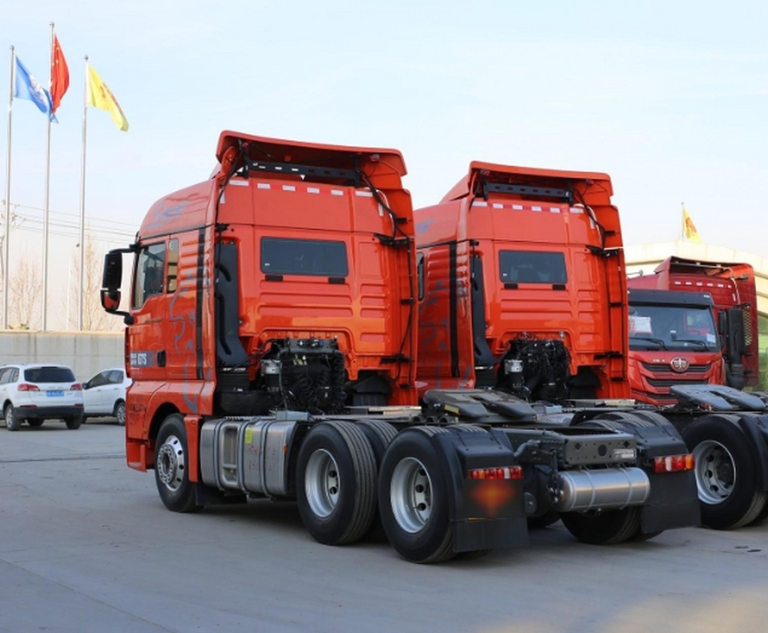 两台23年2月国六汕德卡g7s,510马力,曼机13升,重汽变速箱自动挡带液缓