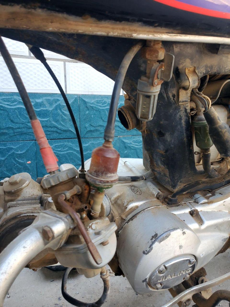 嘉陵七零保养一下空气滤芯拆卸有一定的难度二十多年了第一次保养