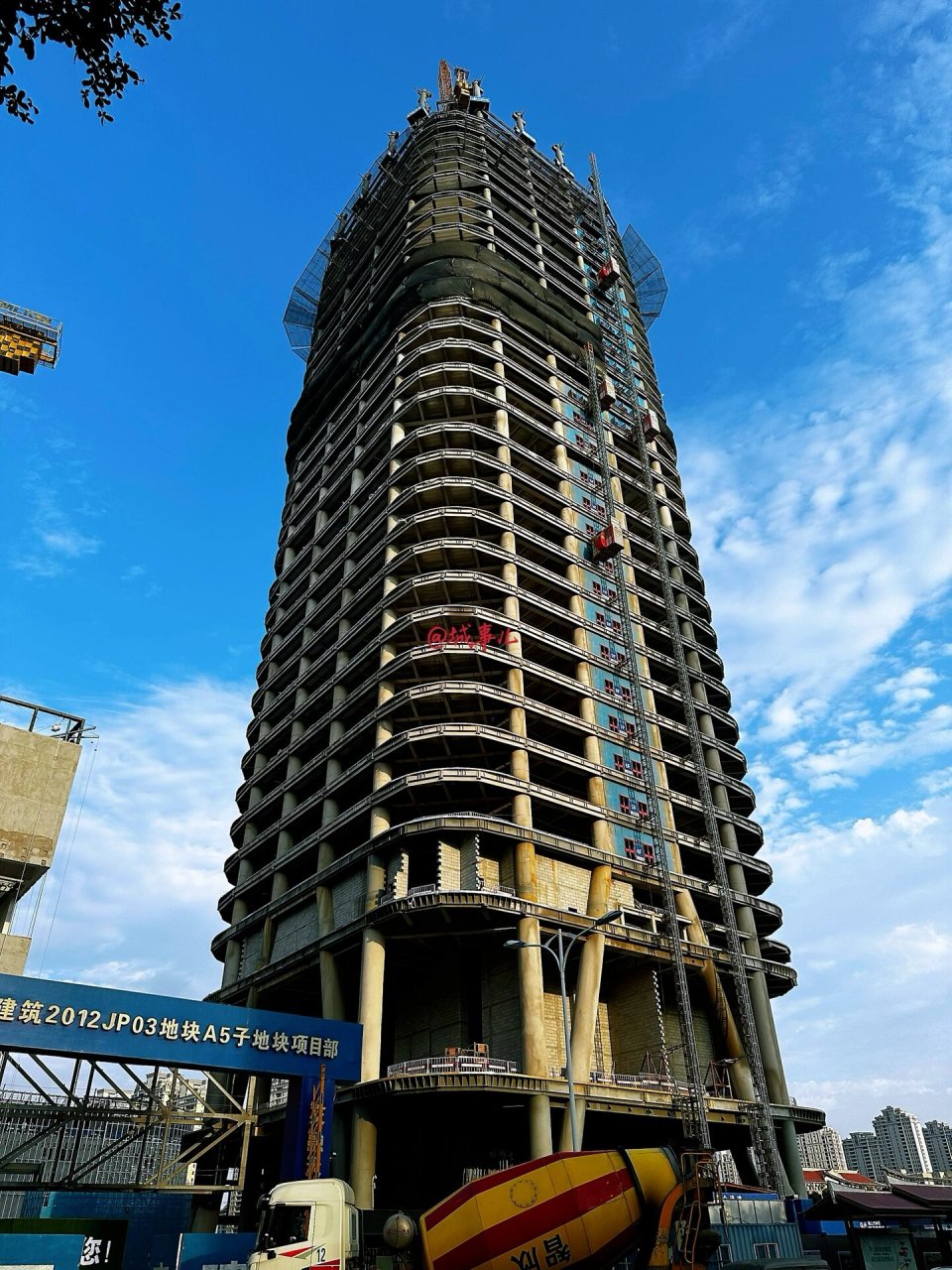 中交白鹭西塔 厦门岛外第一高楼,规划266米,目前170米左右.