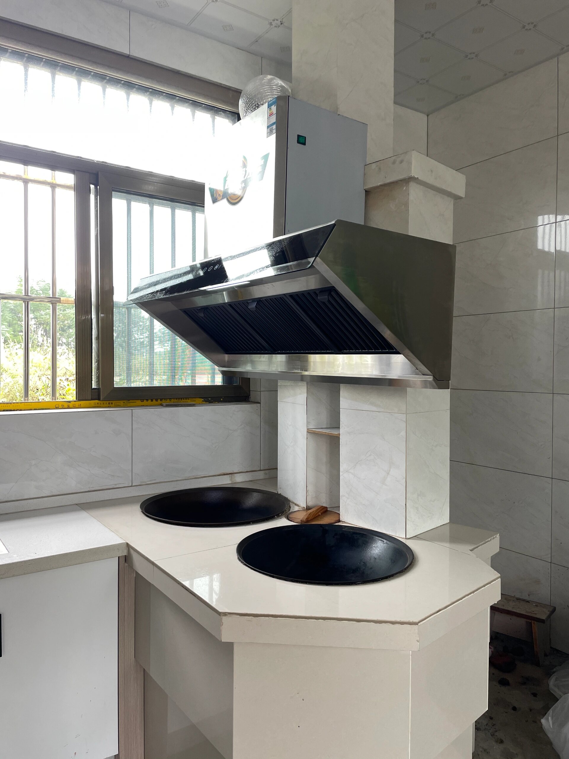 农村厨房大锅台油烟机