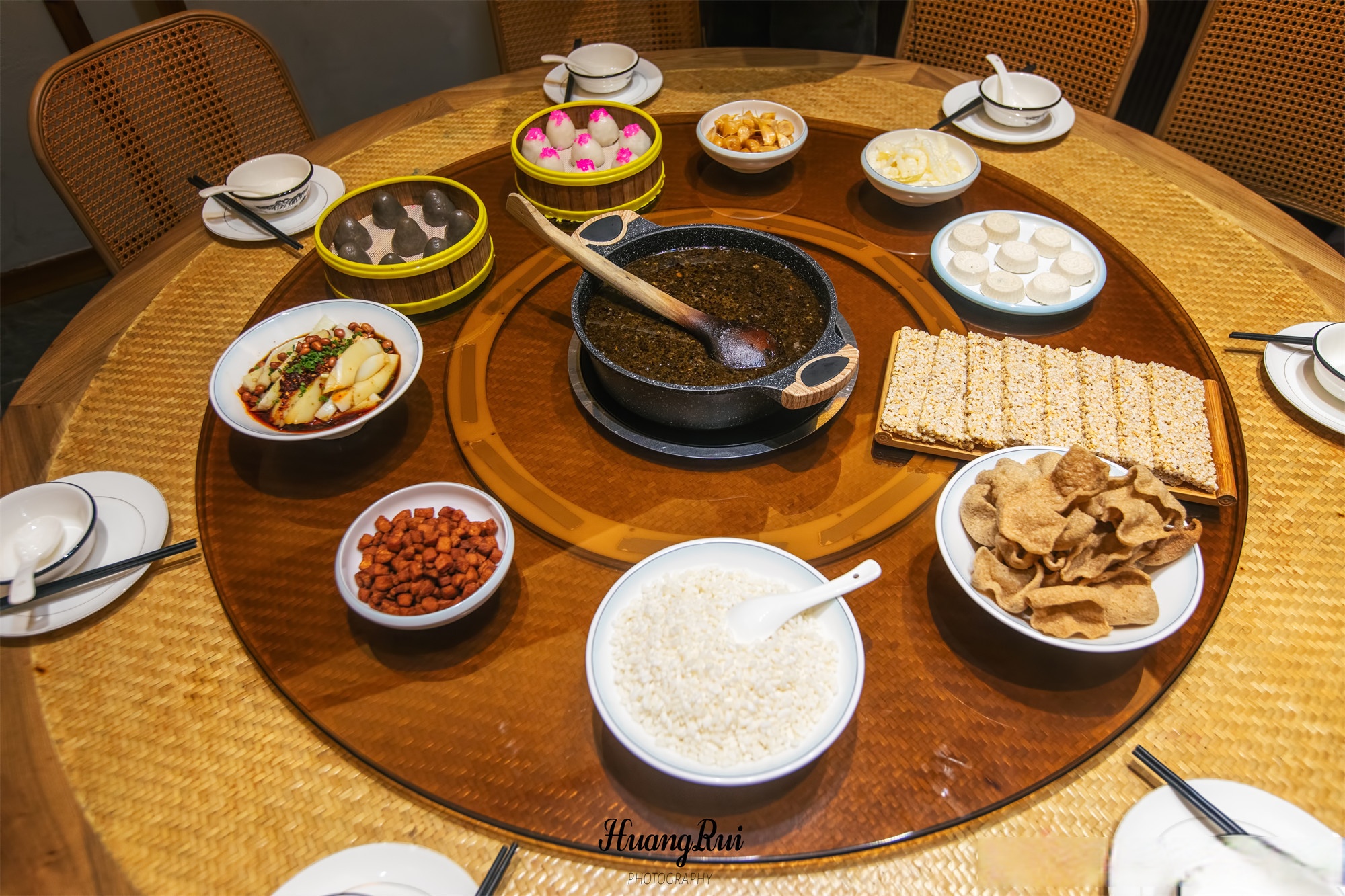 三幺台宴席酒桌饭菜三茶五酒摆放图仡佬族三幺台习俗道真县三幺台图片