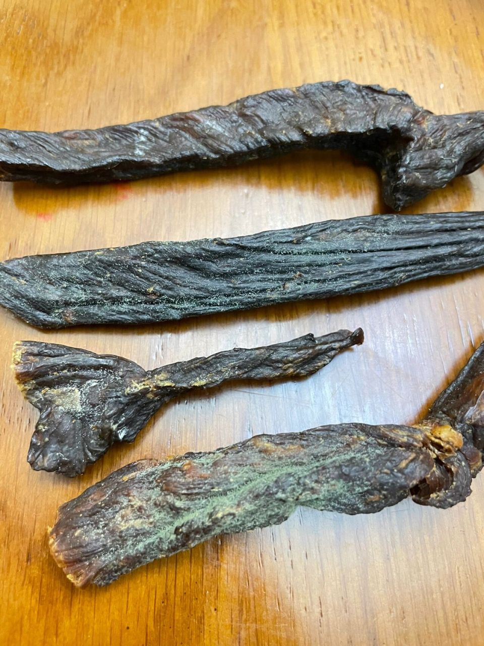 牛肉干发霉了 刚打开的,罐头包装,好容易才开了罐,没想到就发现有发霉