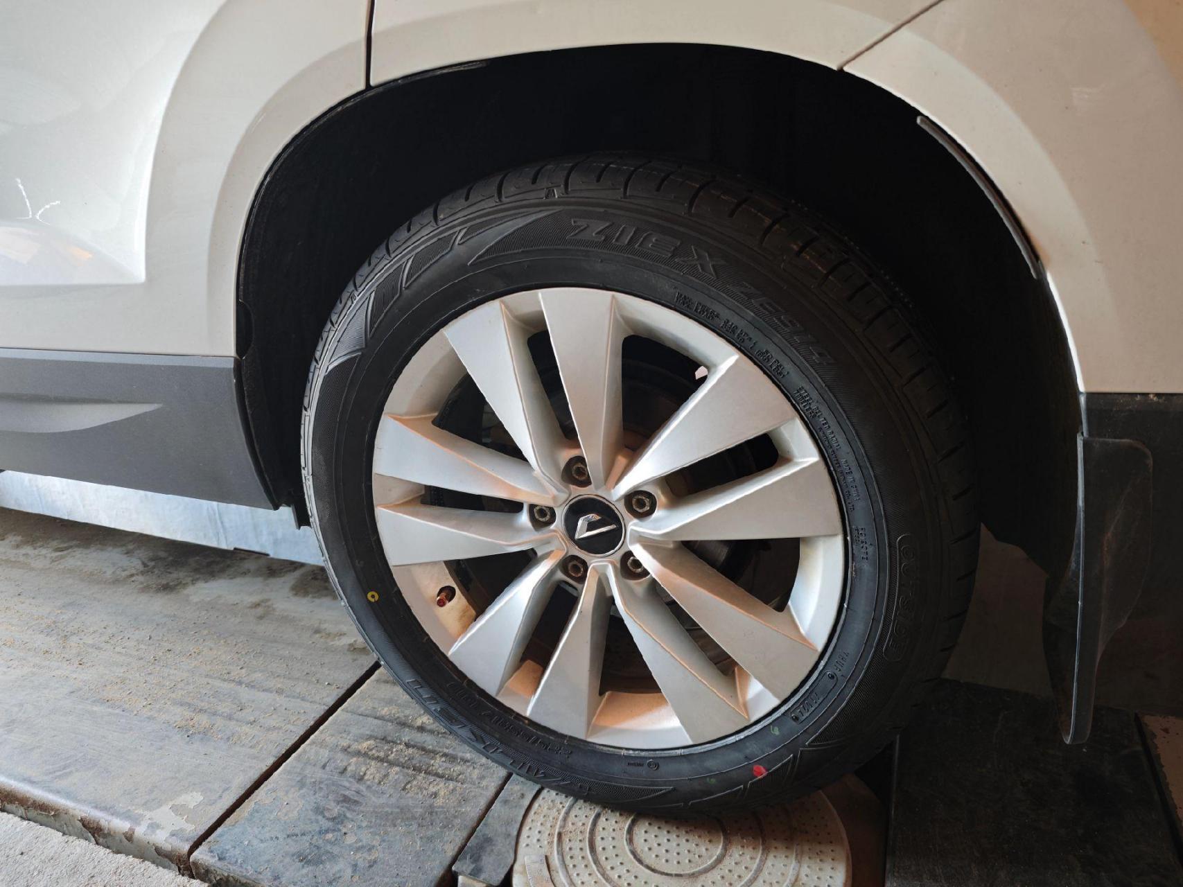 第一次在途虎养车上购买轮胎,选了这款邓禄普飞劲系列. 1.