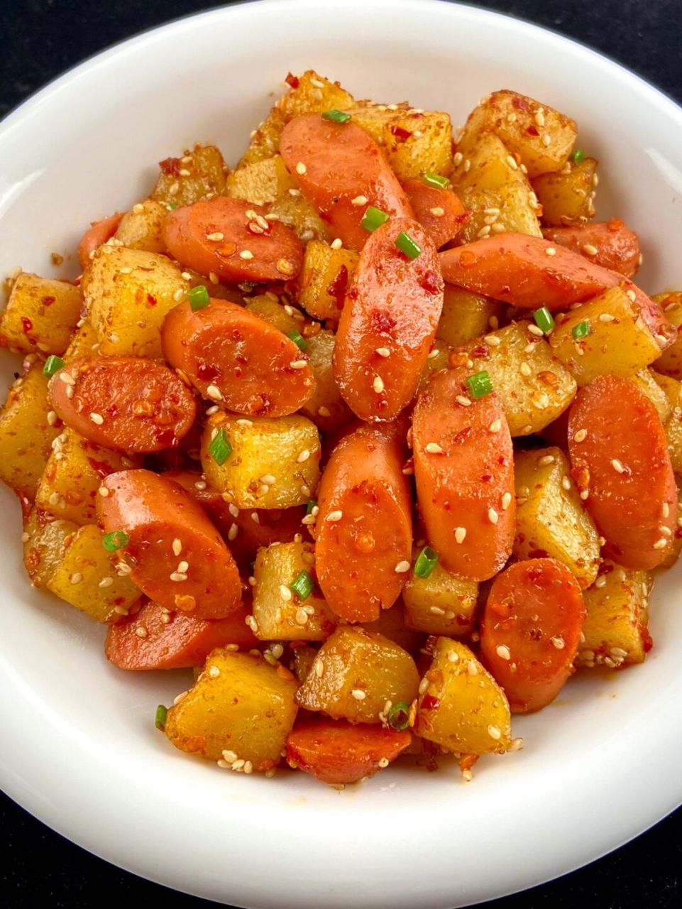 今天分享一道香辣过瘾的孜然火腿土豆丁,真的巨香!