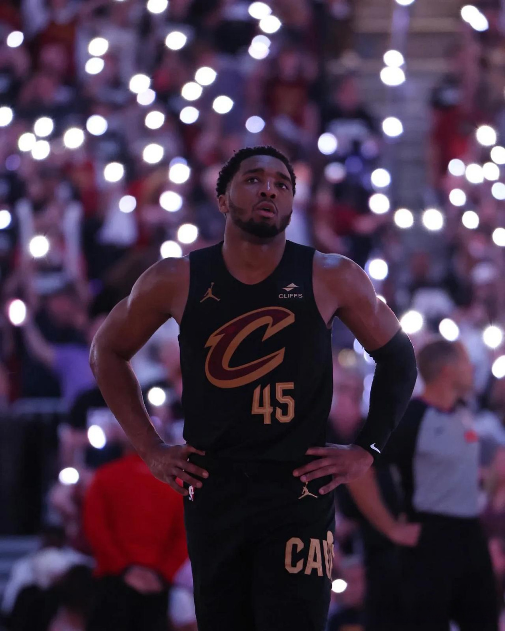 骑士4-2淘汰魔术晋级东部半决赛!  阿克伦king詹姆斯