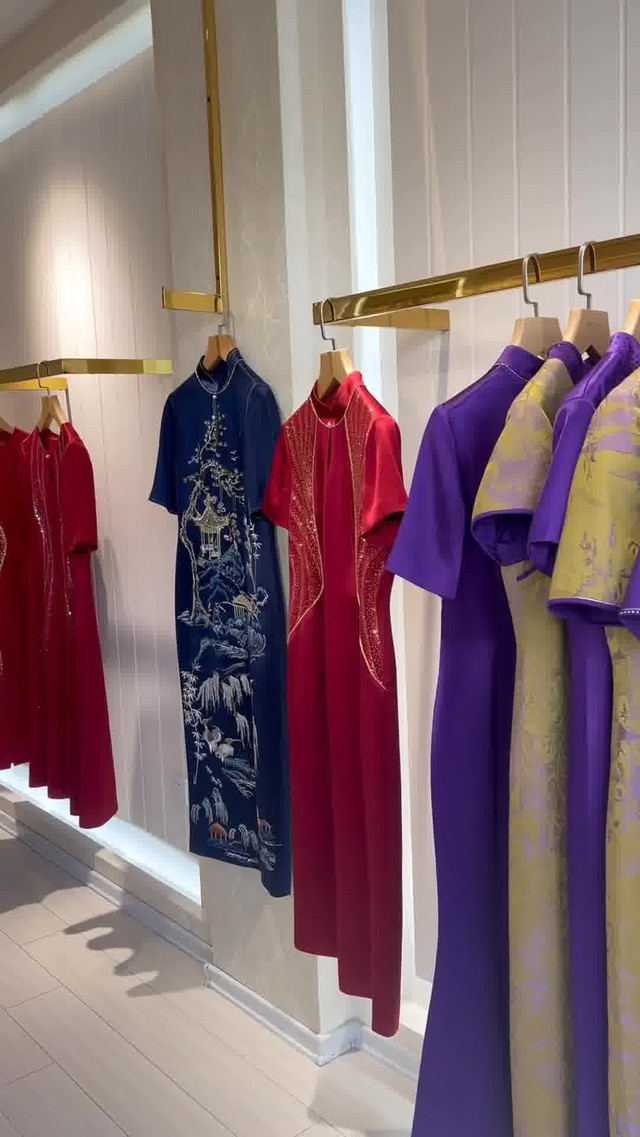 刺绣旗袍礼服|保定慕天姿打卡啦