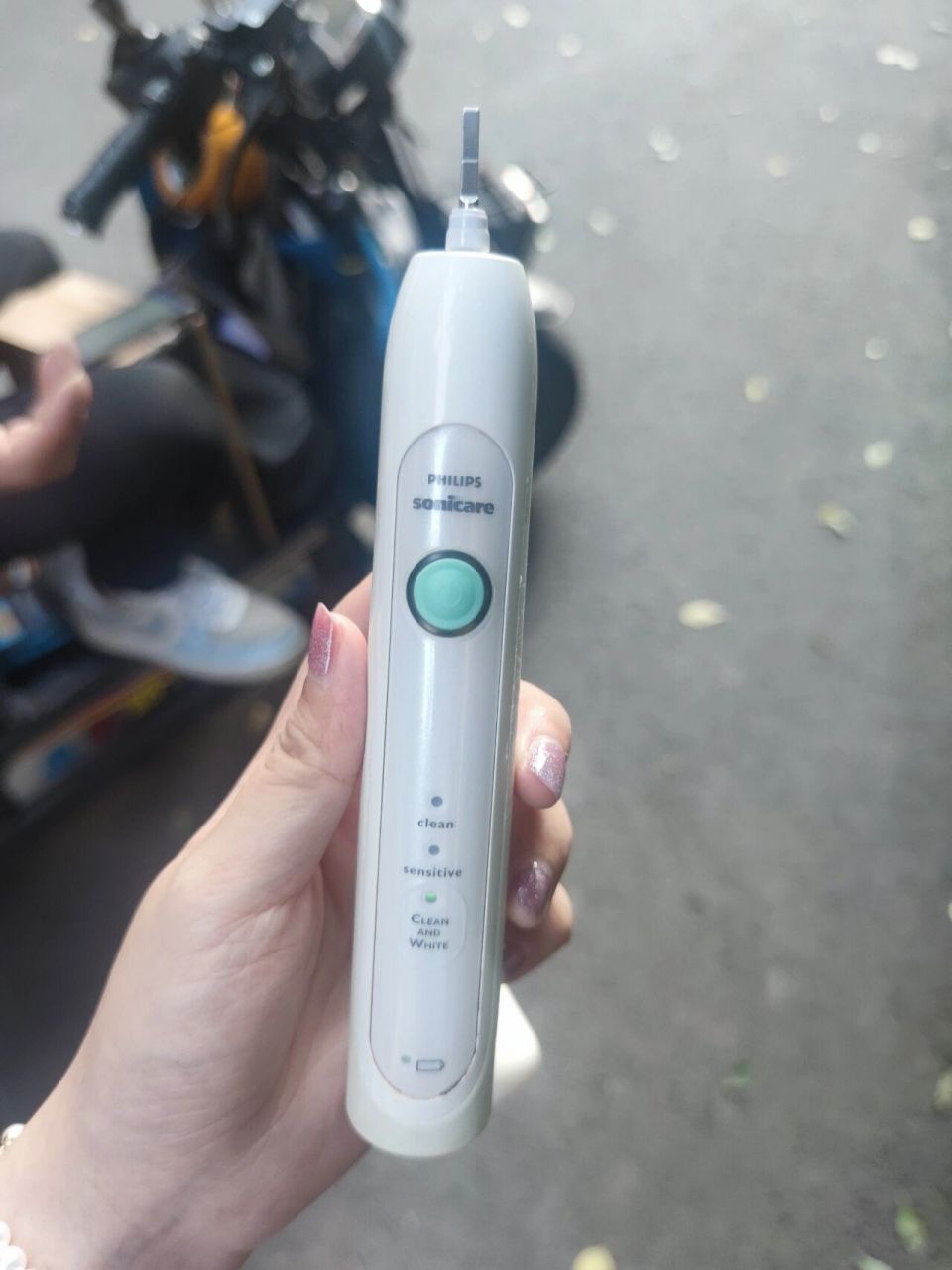 原来的牙刷和刷头都是飞利浦的,牙刷是hx6730,刷头是hx6013,牙刷今年