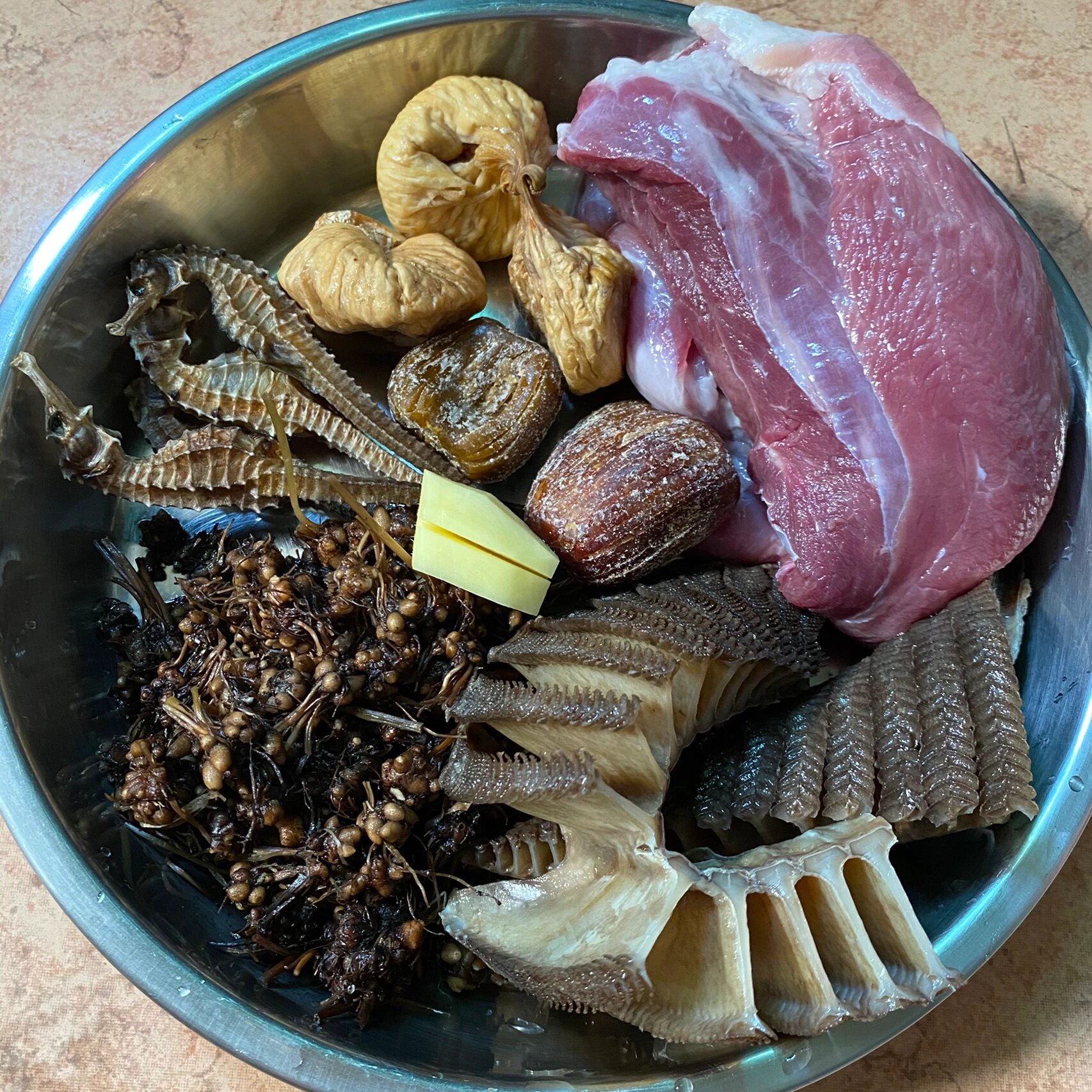 广东靓汤 膨鱼鳃海马猫爪草煲瘦肉汤
