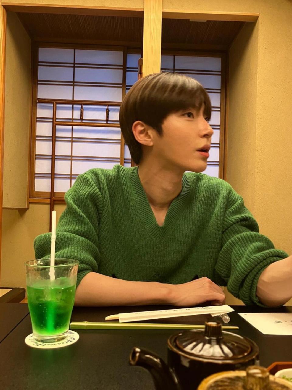 韩国明星no.37-黄寅烨ins图片