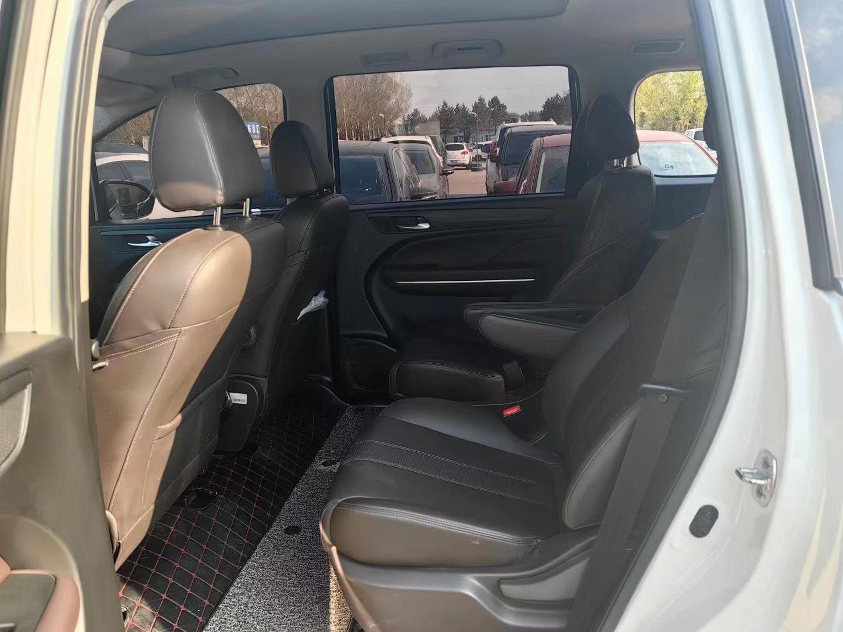 019年广汽传祺gm6,自动1.5t尊贵版,7座豪华商务,裸车15.