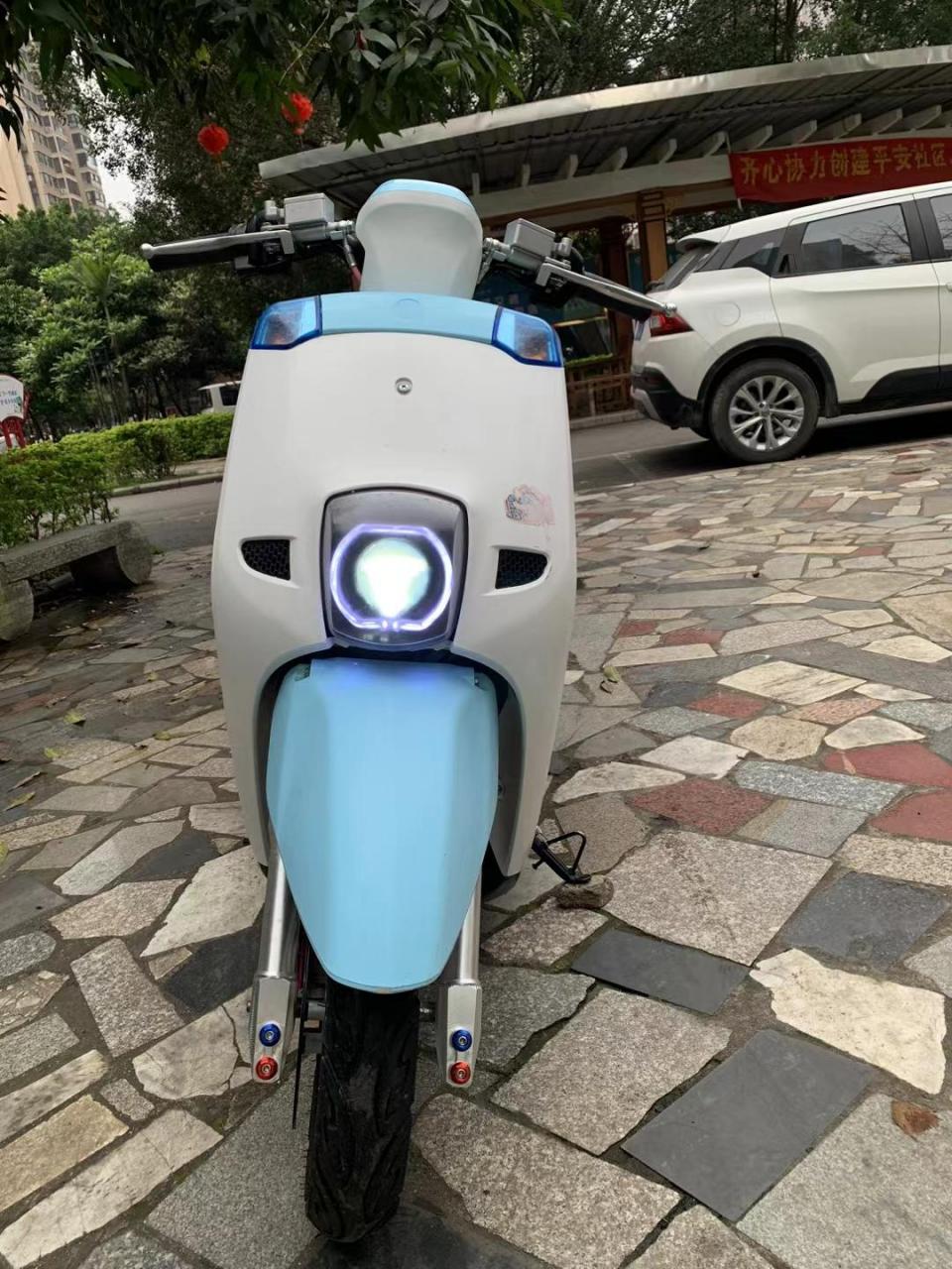 九成新酷奇,蓝德72350拉四代2000瓦全顺,6个电瓶带大证件透镜.