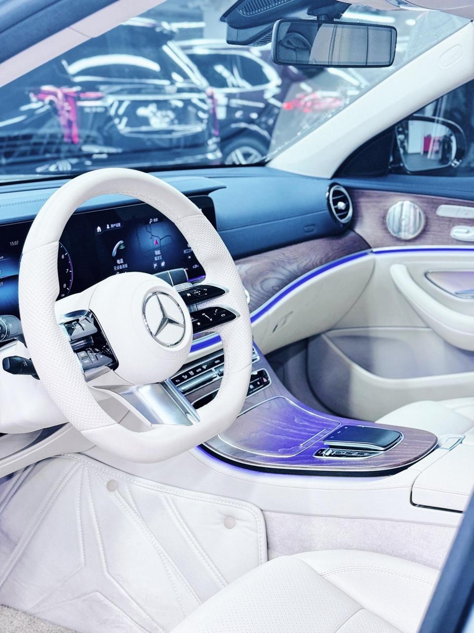 稀缺游艇蓝内饰 e300豪华 柏林 奔驰e300l 21改款运动豪华 2021-11 1.