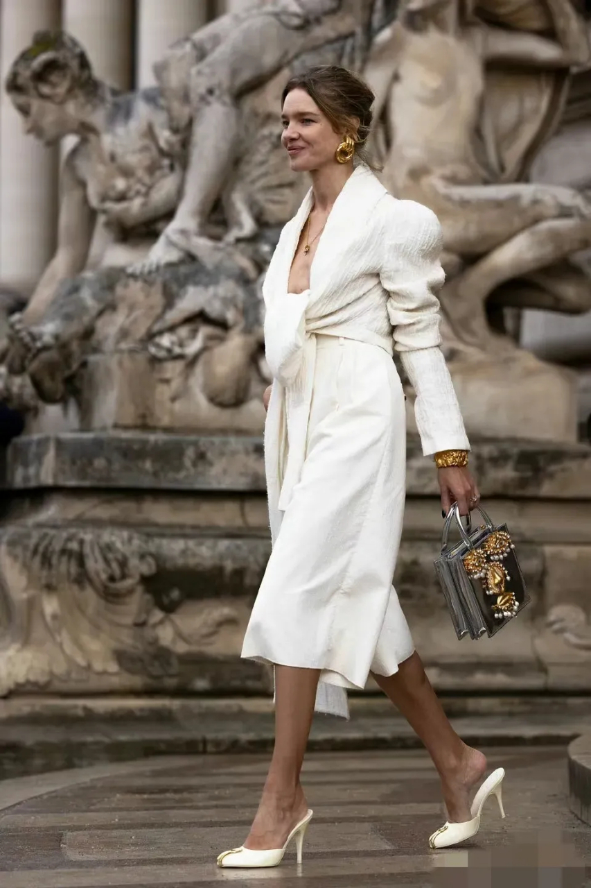 水果娜太瘦了,显得好老