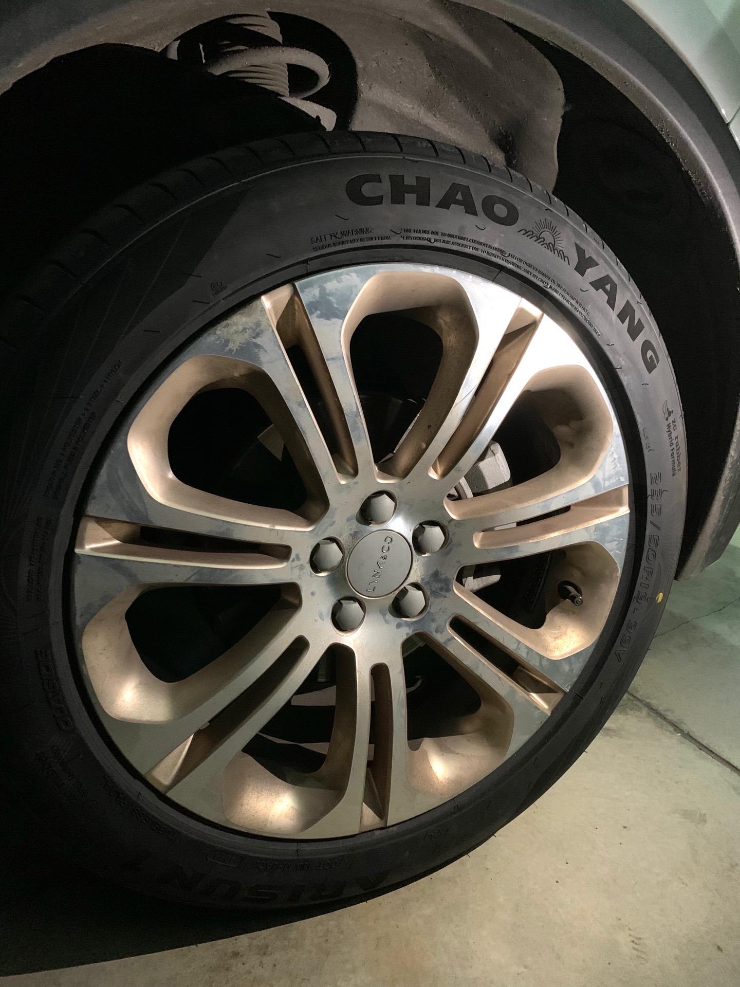 领克01更换2条朝阳1号轮胎.