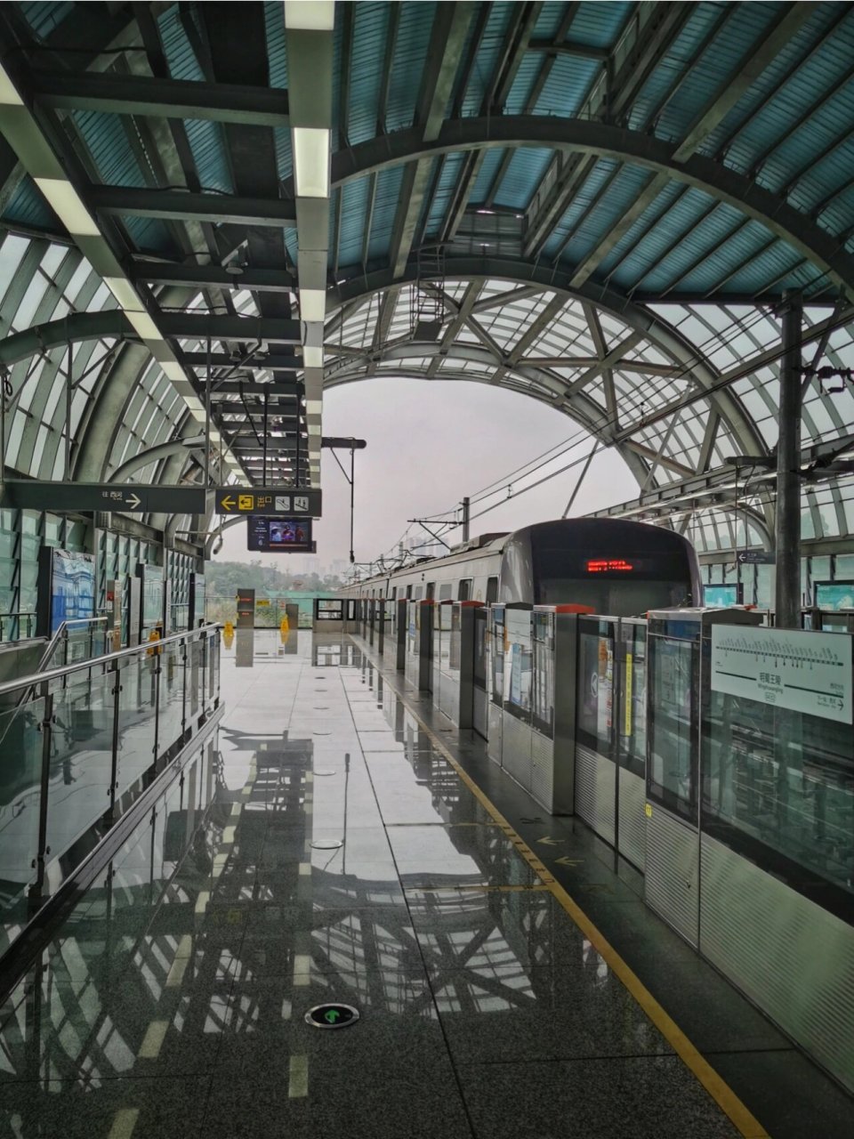 地铁四号线:明蜀王陵站