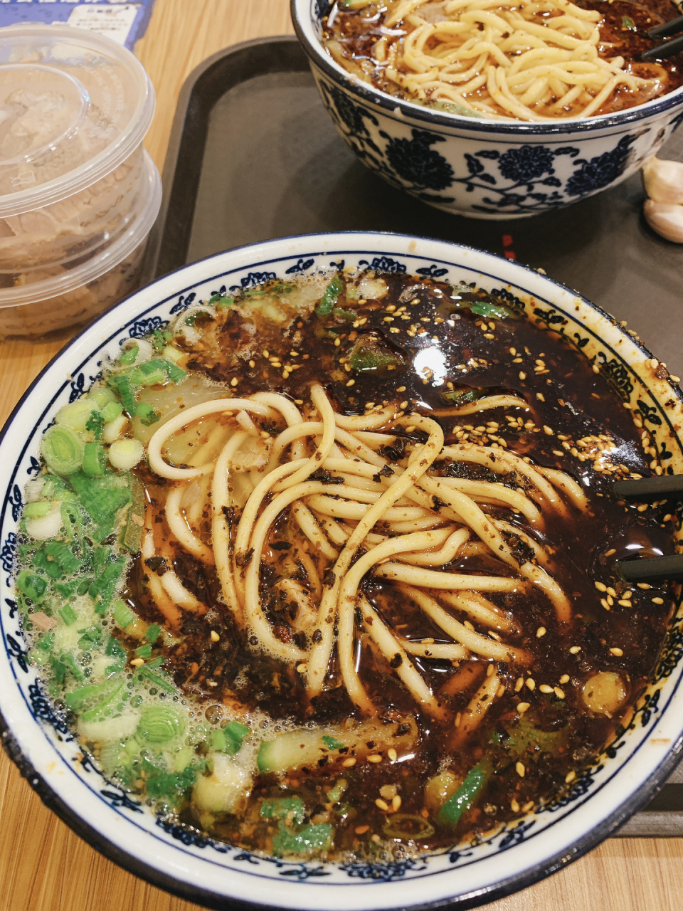 这是舌尖上的中国导演陈晓卿推荐的有礼有面,主要卖兰州牛肉面.