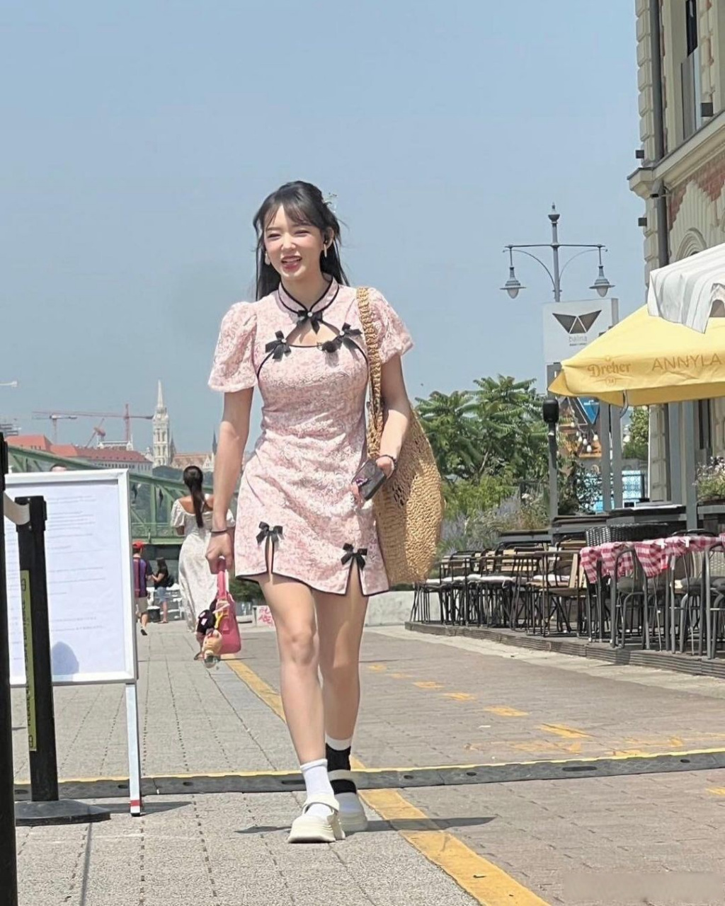 黑粉嘲笑程潇矮是一种非常恶劣的行为,因为她的身高166cm已经非常标准