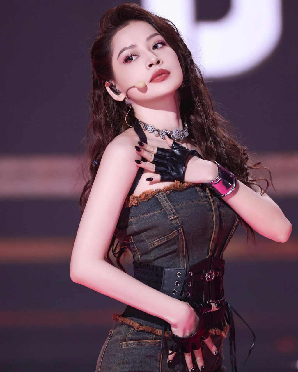 "越南美女"芝芙chipu,这猪鼻子是怎么做到三角形的?