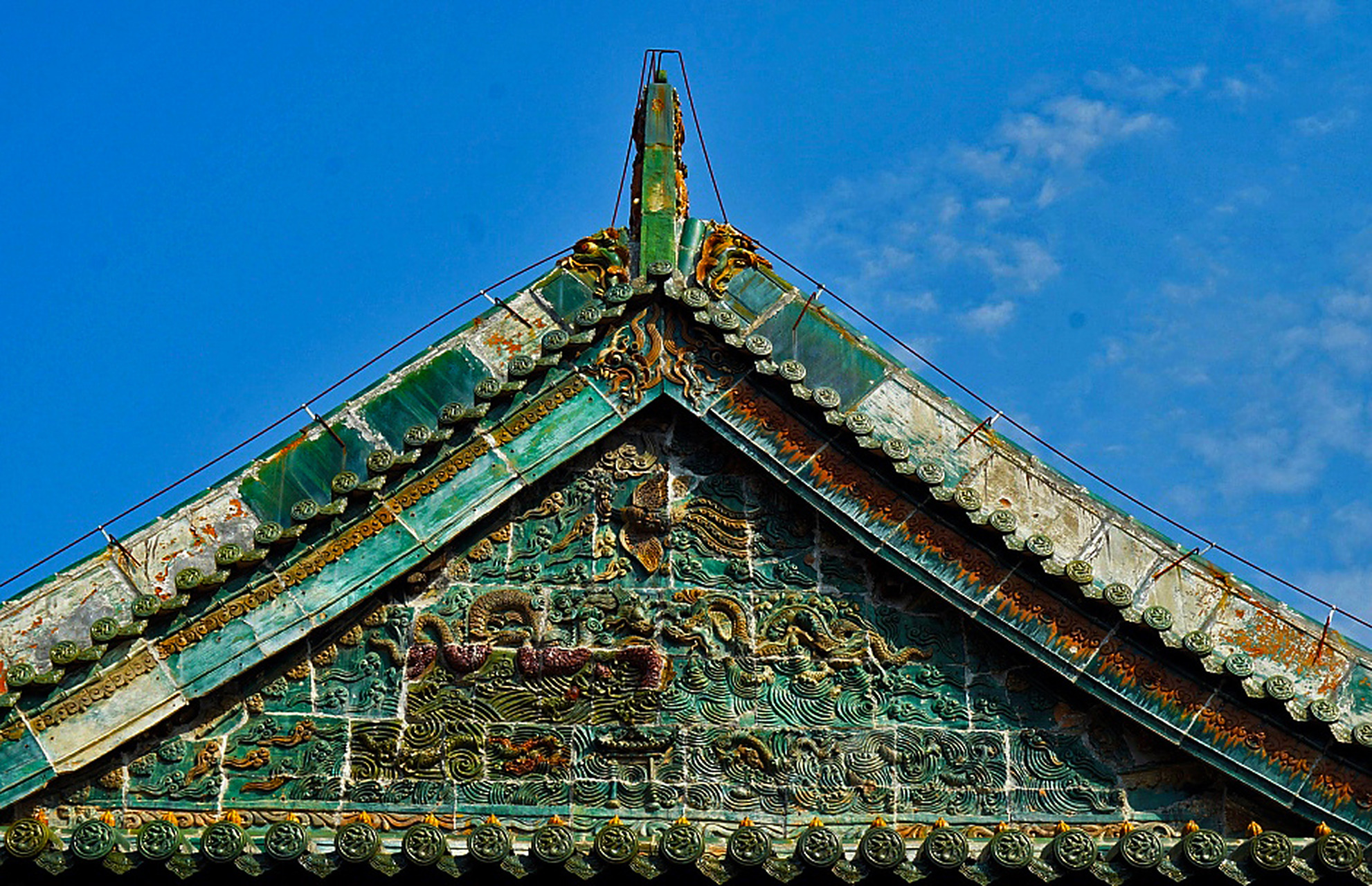 中国古建筑—山花 匠艺  歇山式 建筑装饰 山花是中国古建筑歇山顶