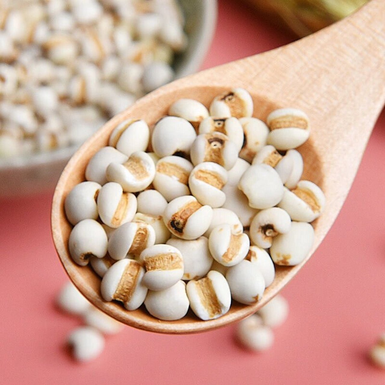 认识一味中药91薏苡仁 薏苡仁又称薏仁,薏米,具有利水渗湿,健脾止泻