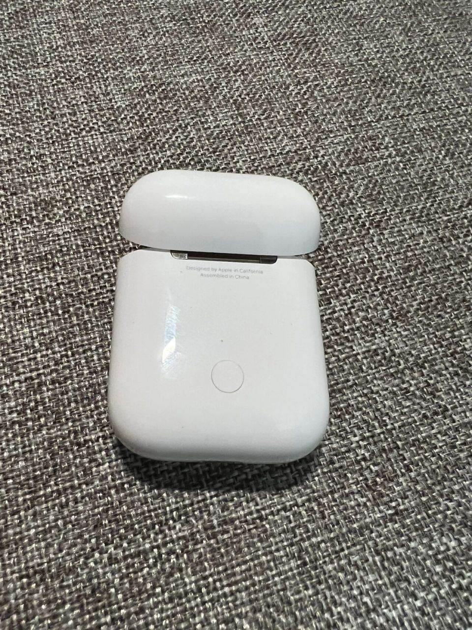 airpods不同颜色的灯分别代表什么 【绿色长亮】表示耳机电量满