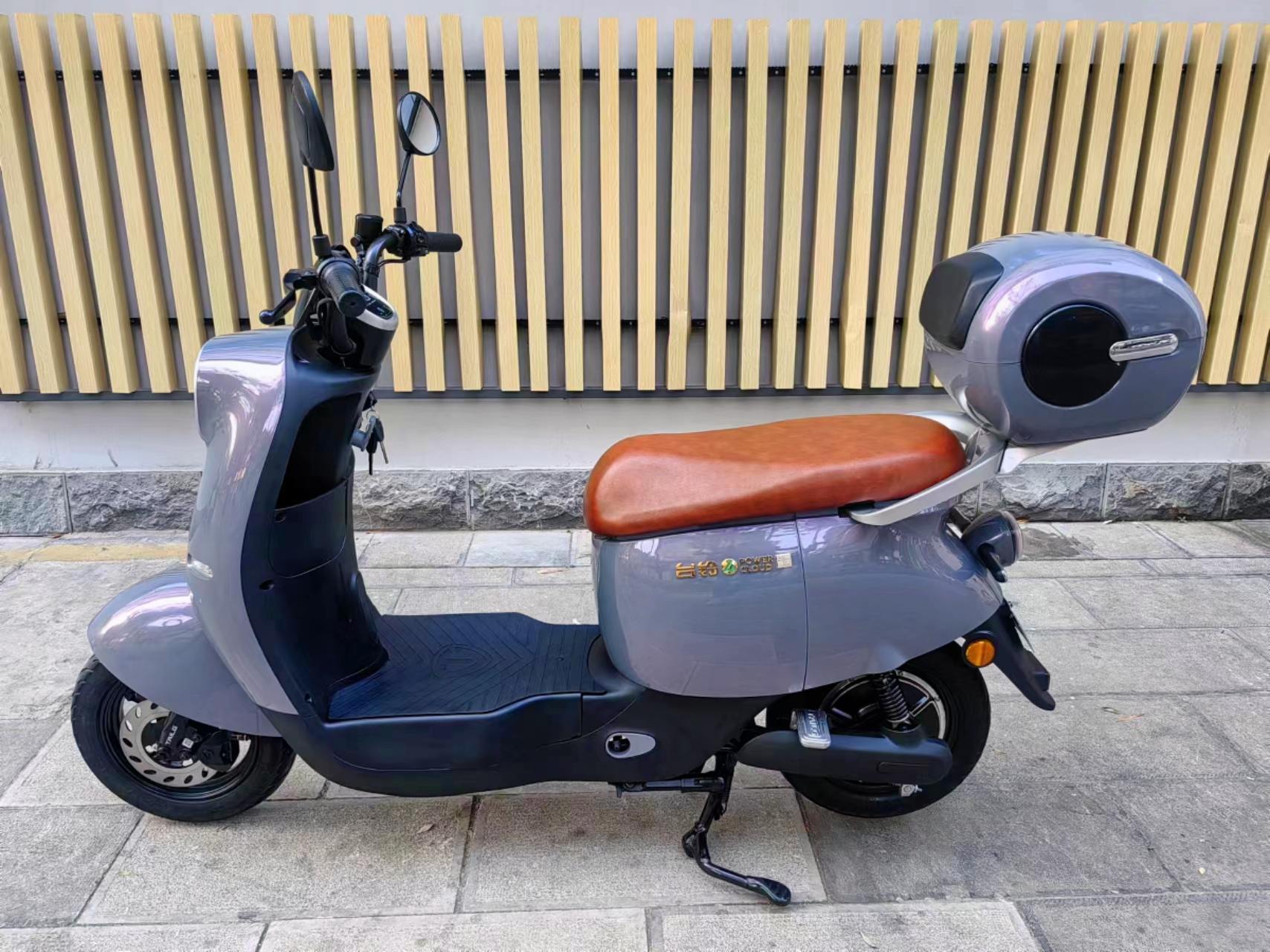 台铃萌彩超能二代国标车,60伏20安,前碟后后鼓刹,三档变速,行车电脑,p