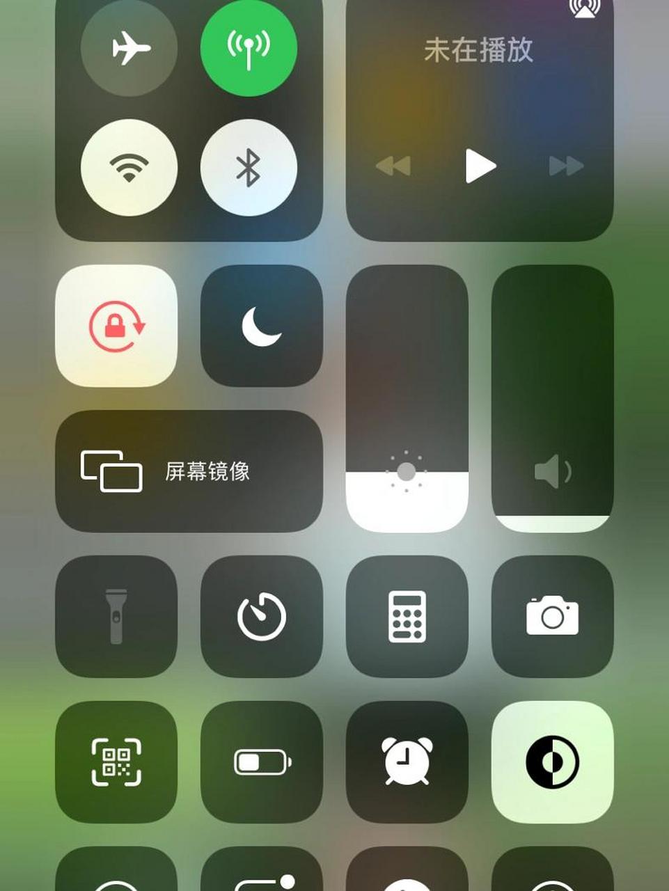 苹果手机手电筒功能打不开 没有打开相机.正常的主页也是这样