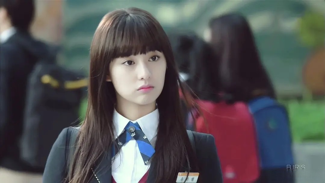 前几年,豆瓣有网友说金智媛像郑爽.#南韩周也