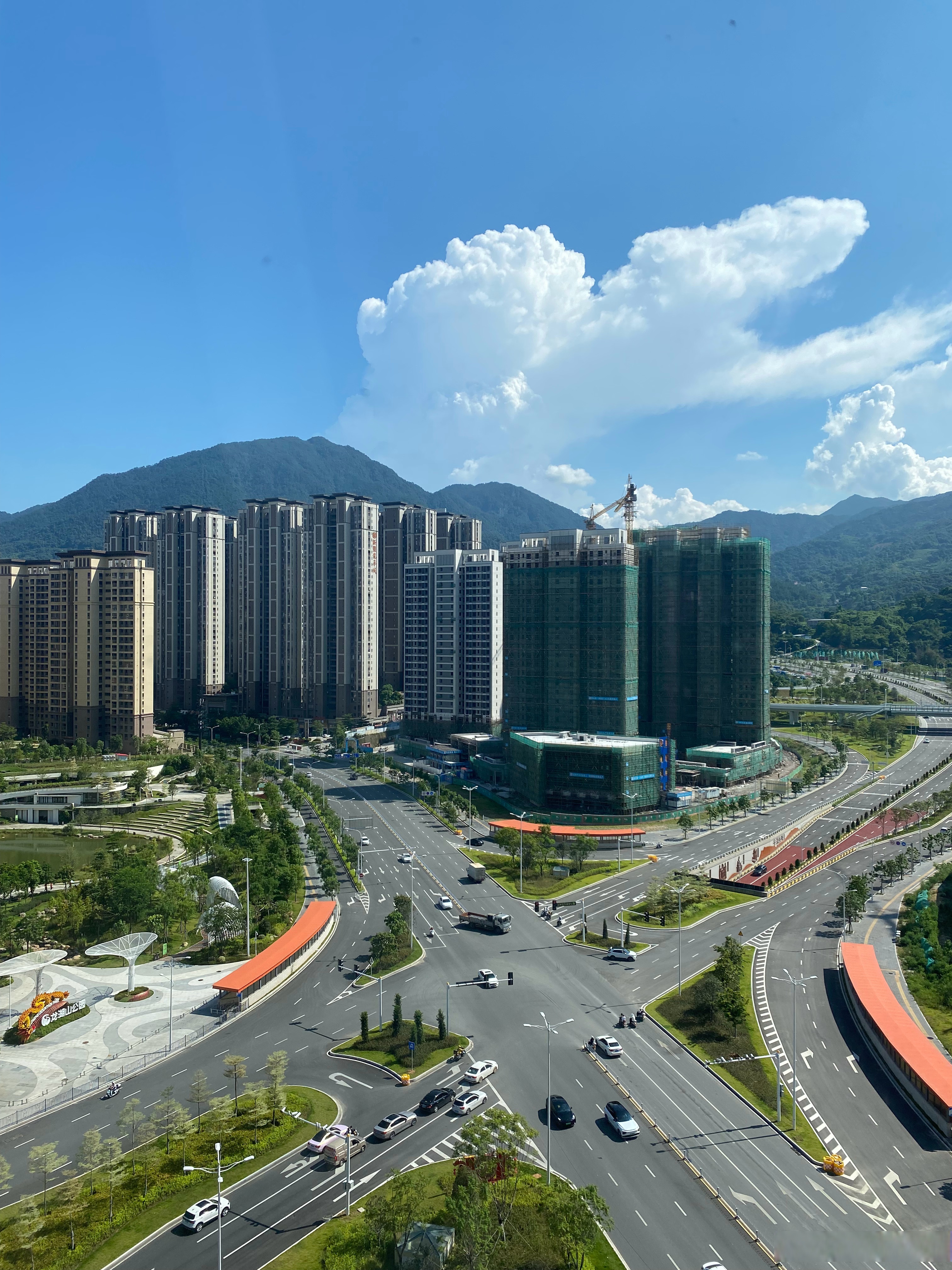 跑步超话  台风"珊珊" 升级 炎热 雷雨套餐继续供应