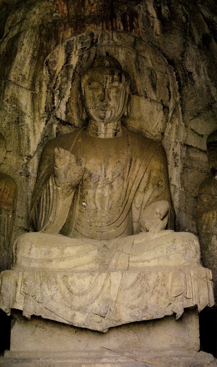 龙门石窟——潜溪寺 潜溪寺,又名斋祓堂,是龙门西山最北边的一个石窟