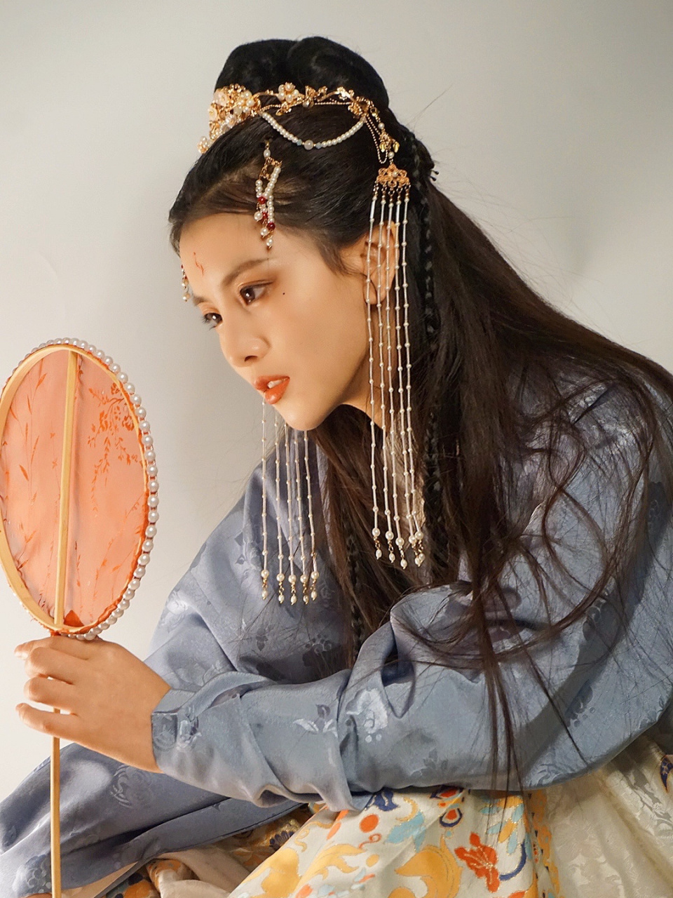 天上白玉京 十二楼五城 仙人抚我顶 结发受长生 汉服穿搭拍摄最重要的