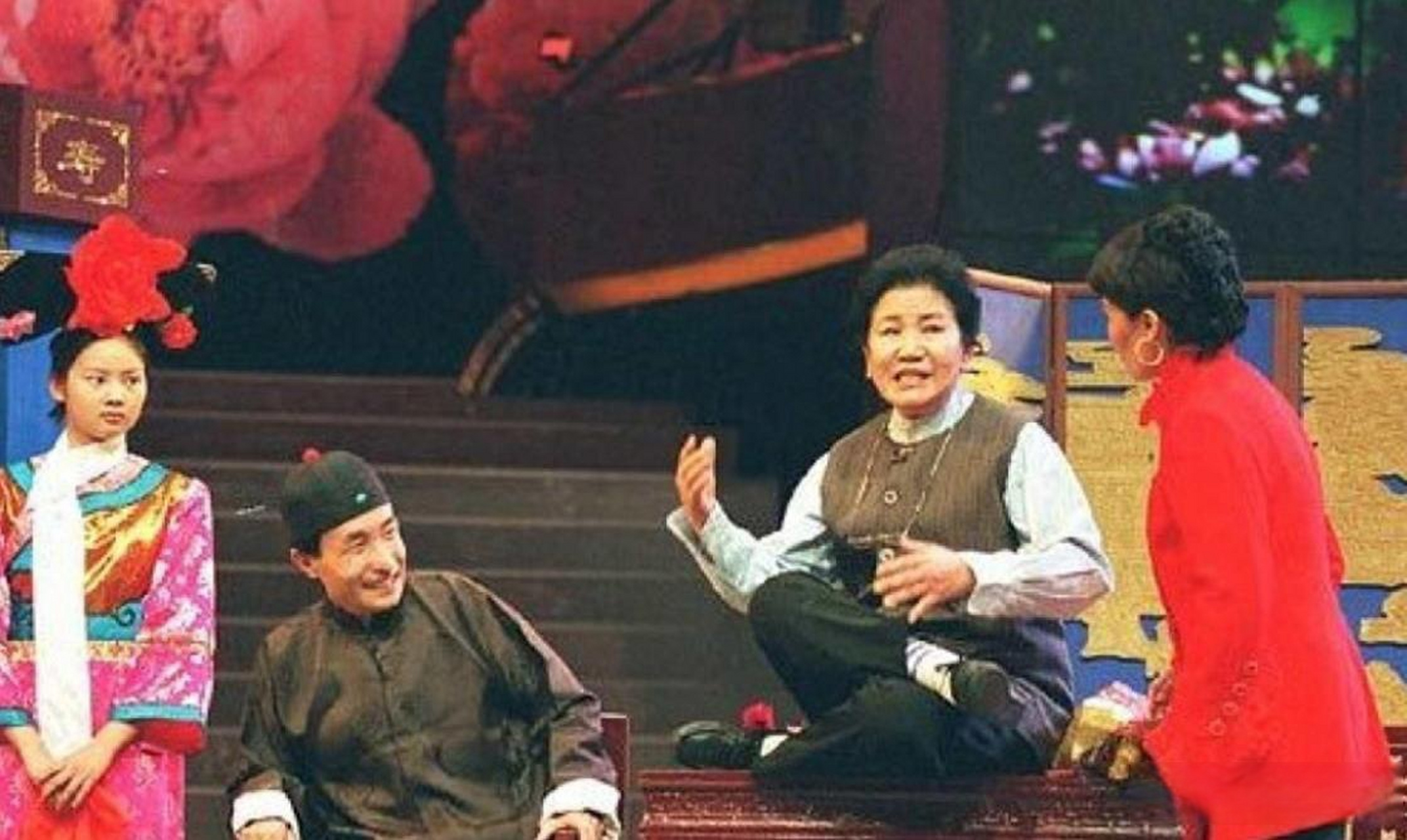 一句话证明看过赵丽蓉的小品 "探戈儿就是趟着走,三步一窜嘛两啊两