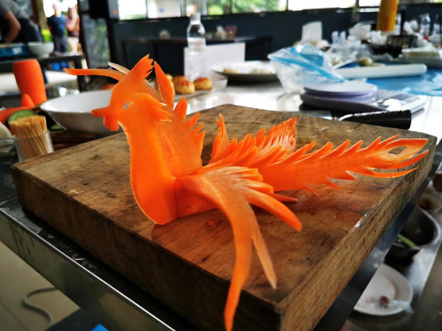 蔬菜雕花 工会活动雕的胡萝卜凤凰