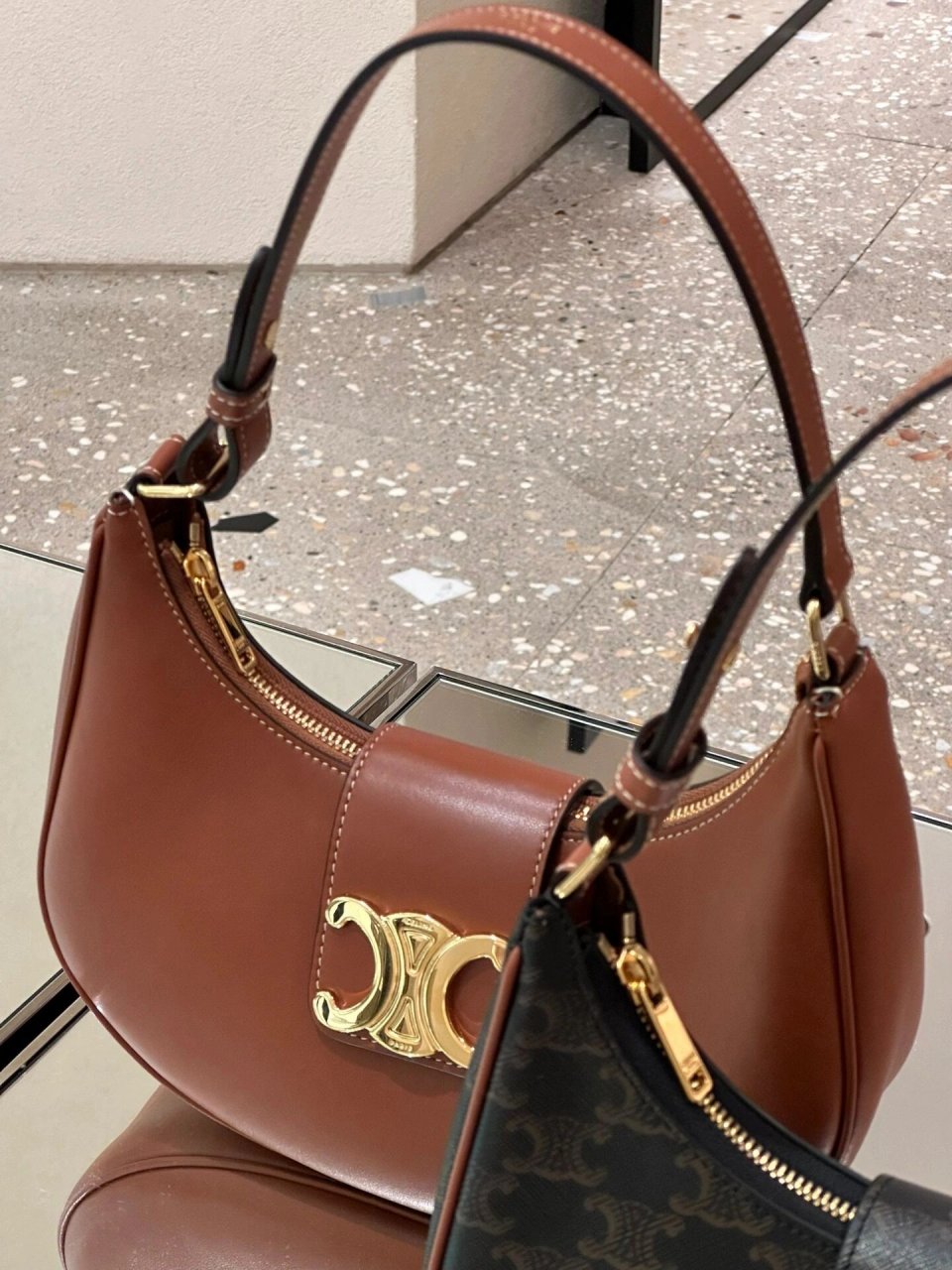 celine新款手提袋96 ava triomphe