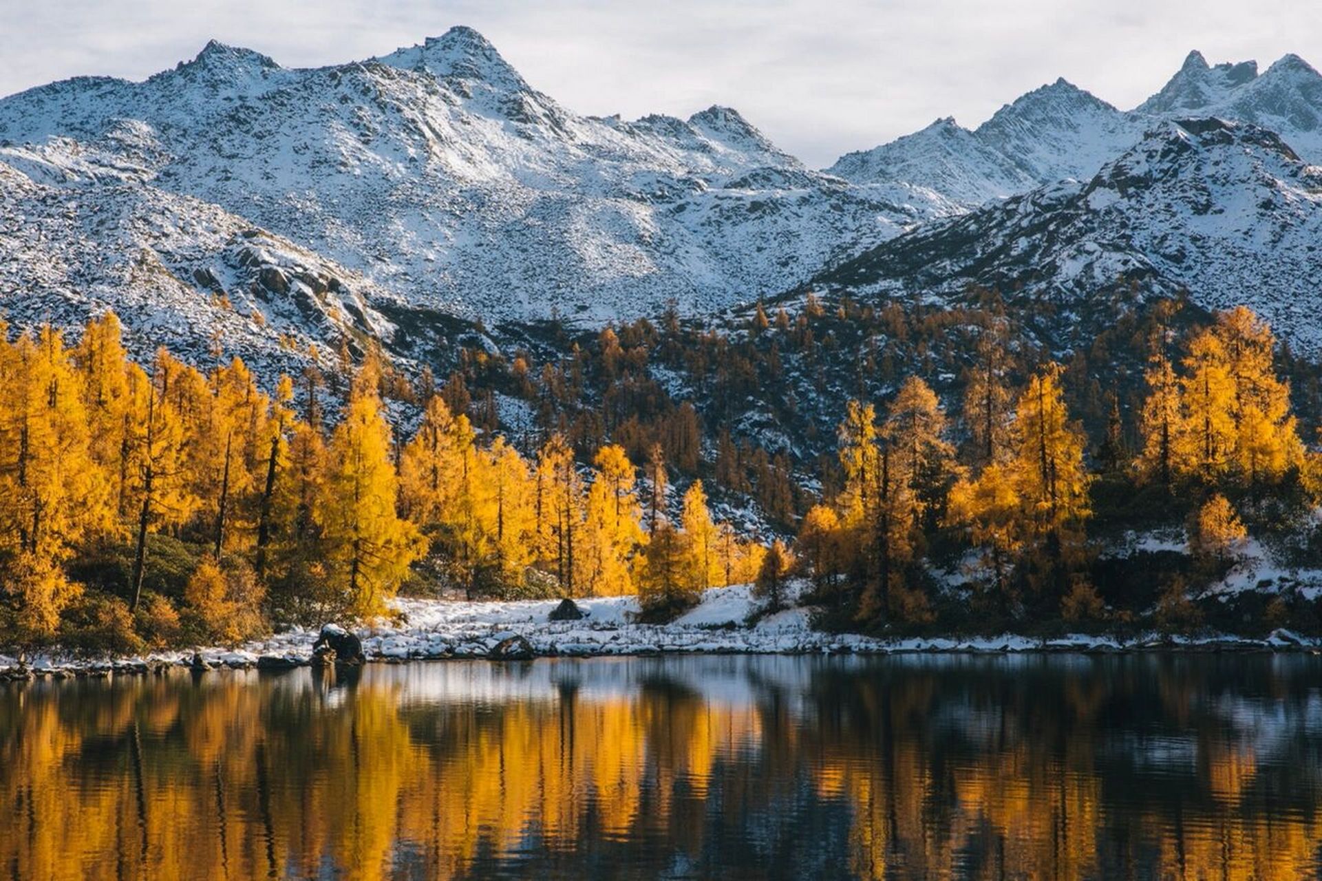 措普沟:风景好,路比较远,318主线上,一半需要2天车程到达 泸沽湖:风景