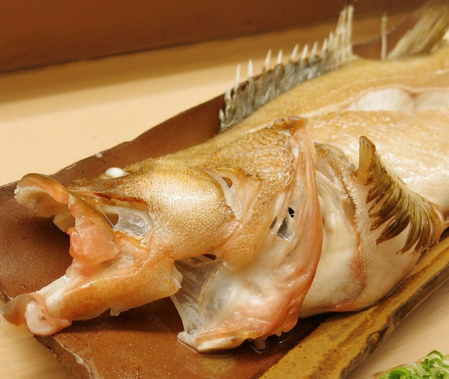 100种好吃且高颜值海鱼(2/100) 中文名:赤点石斑鱼 学名: epinephelus