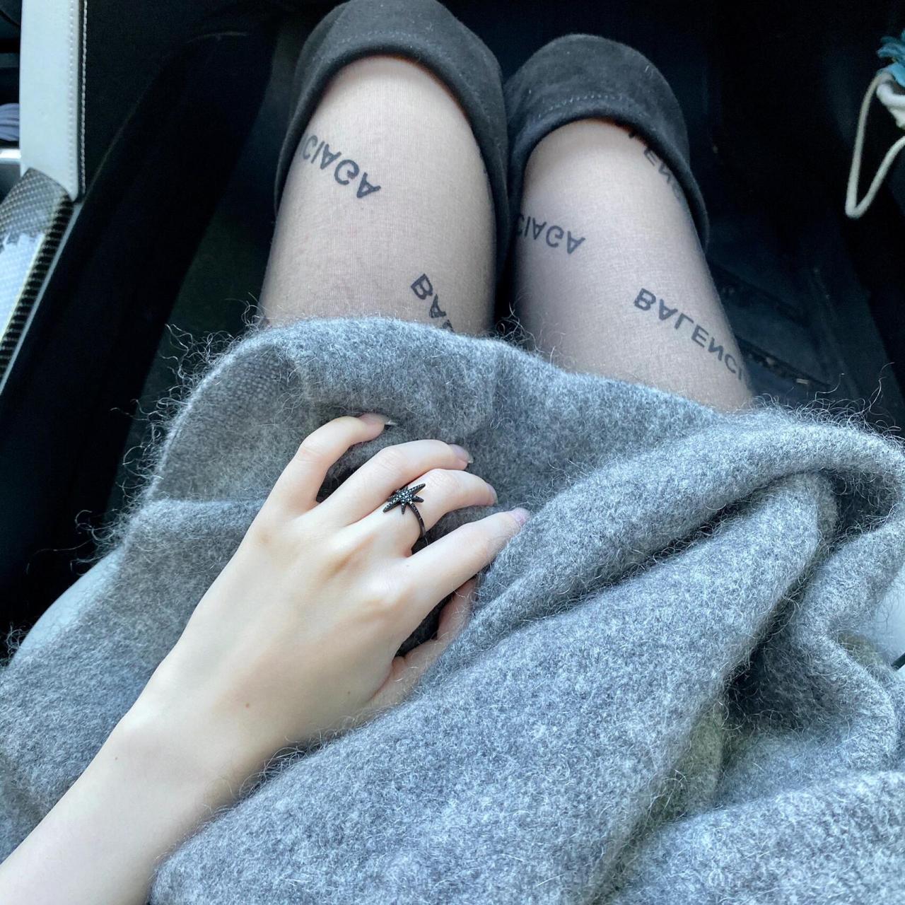 又到了要穿长筒靴的季节 巴黎世家的丝袜搭配长筒靴,满满的回头率93