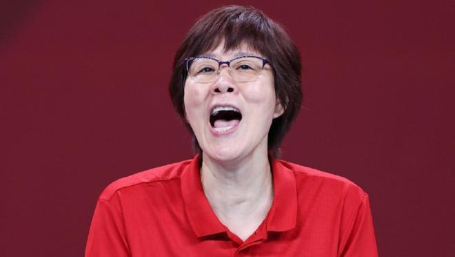 郎平女儿白浪在电影《夺冠》中出演年轻时的郎平,促进母女情感修复,并