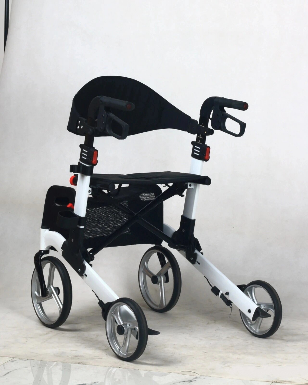 适老化辅具用品 老人四轮助行车 助行器  产品特点: 极便捷:极大的