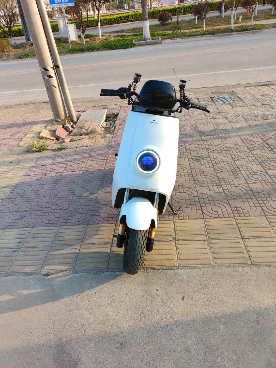 小牛 nqi动力版电动车,远驱530拉3000w,7660锂电