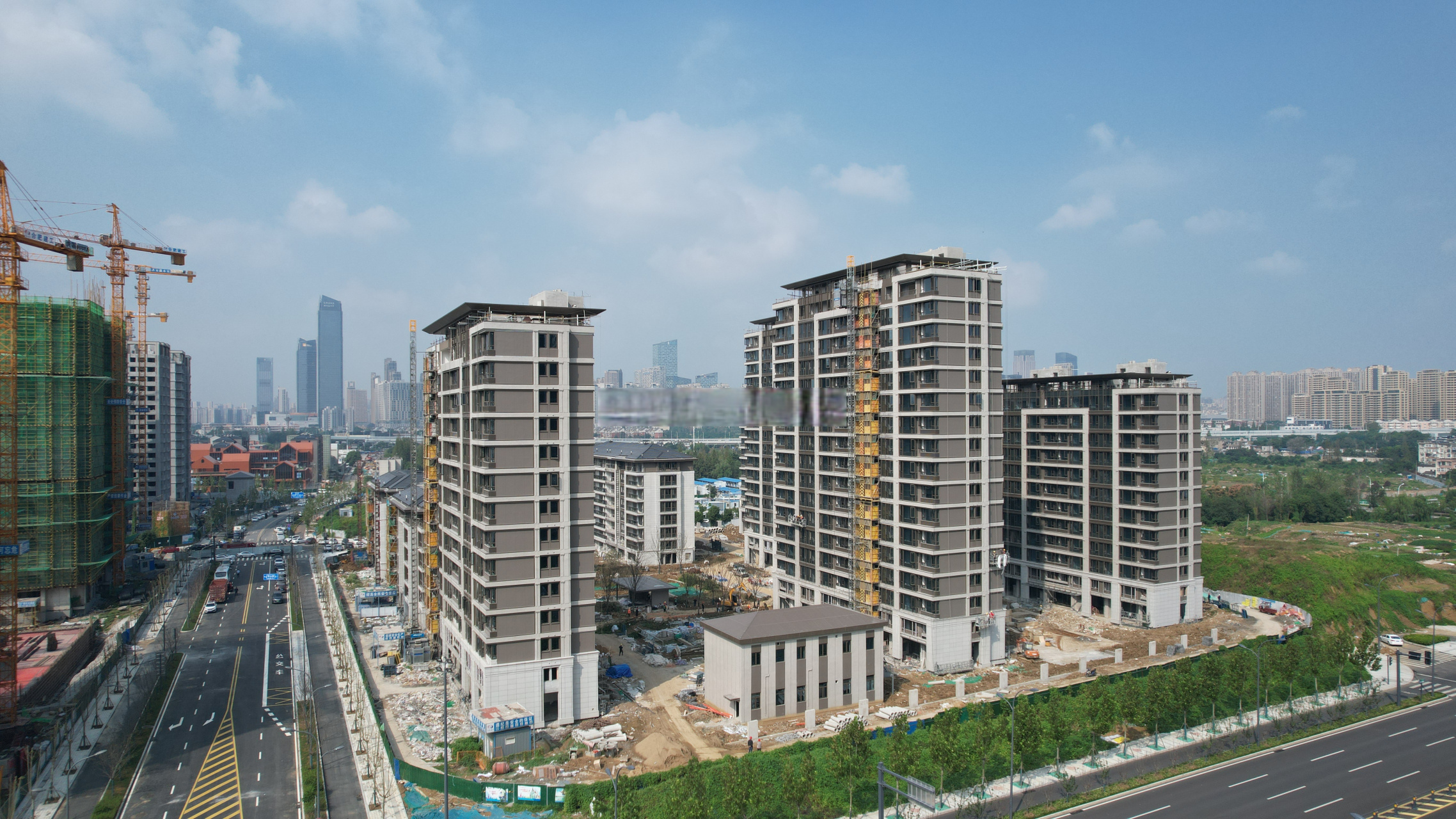 政务东板块滨投蓝城滨河湾最新进度实拍,大家最关心的莫过于a地块什么