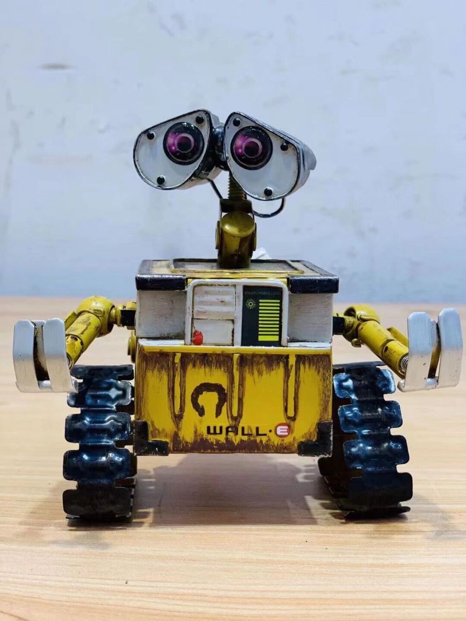 《机器人总动员》——wall-e 《wall- e》——瓦力 还记得地球上最后