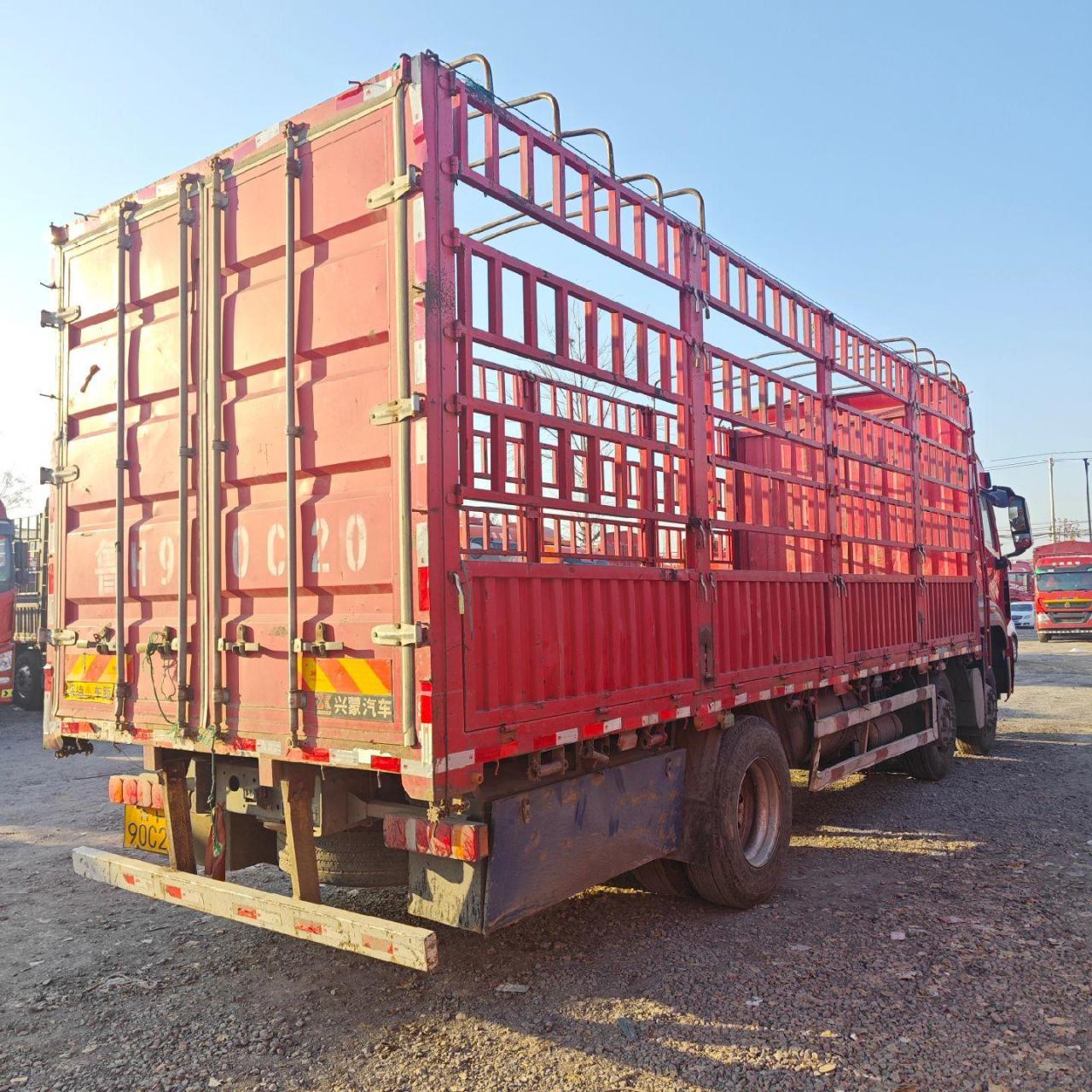 7米重汽豪瀚前四后四高栏,20年12月,280马力德国曼发动机,国五排放