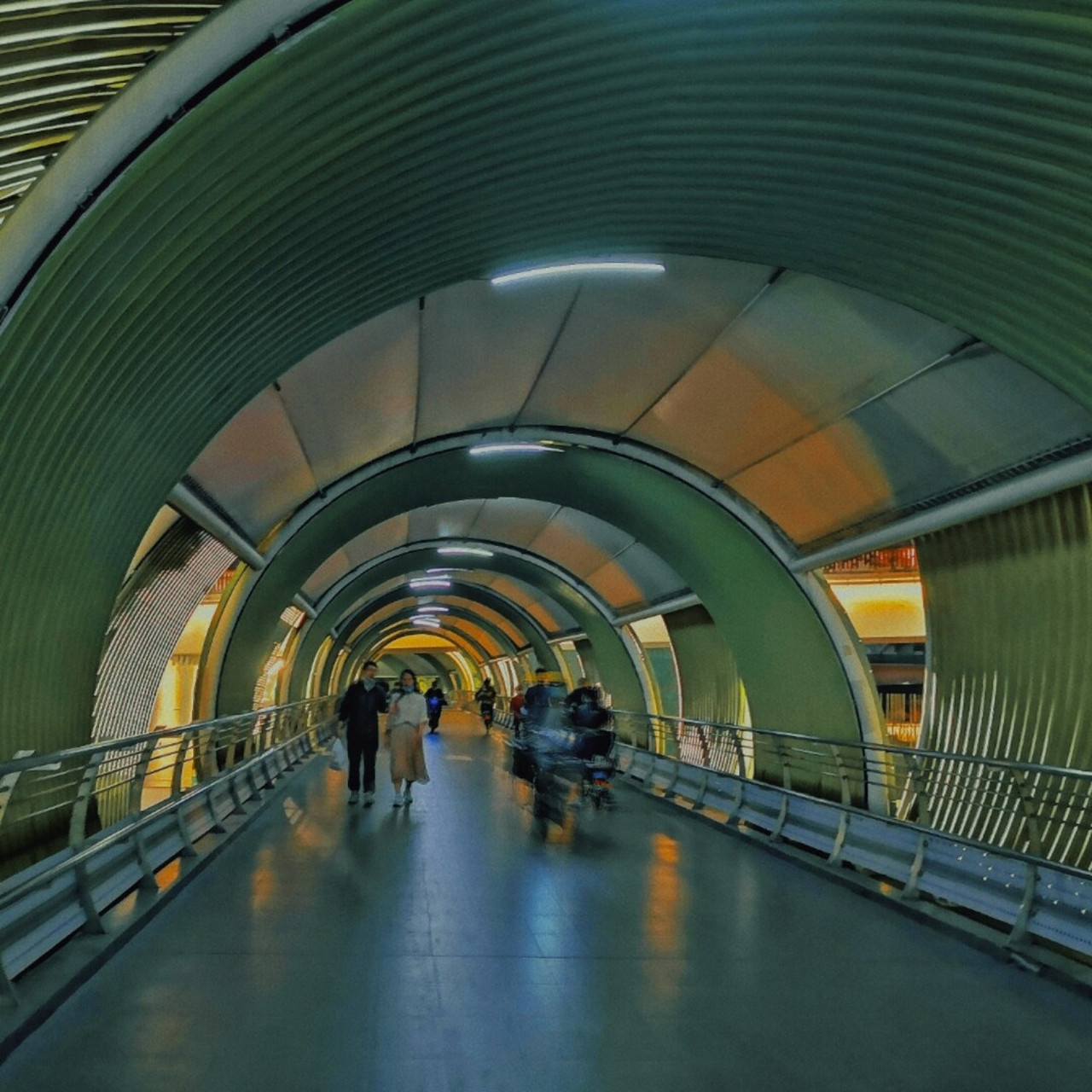 复古港风调色98醒图王家卫电影感街景色调 一直想试试用醒图调出