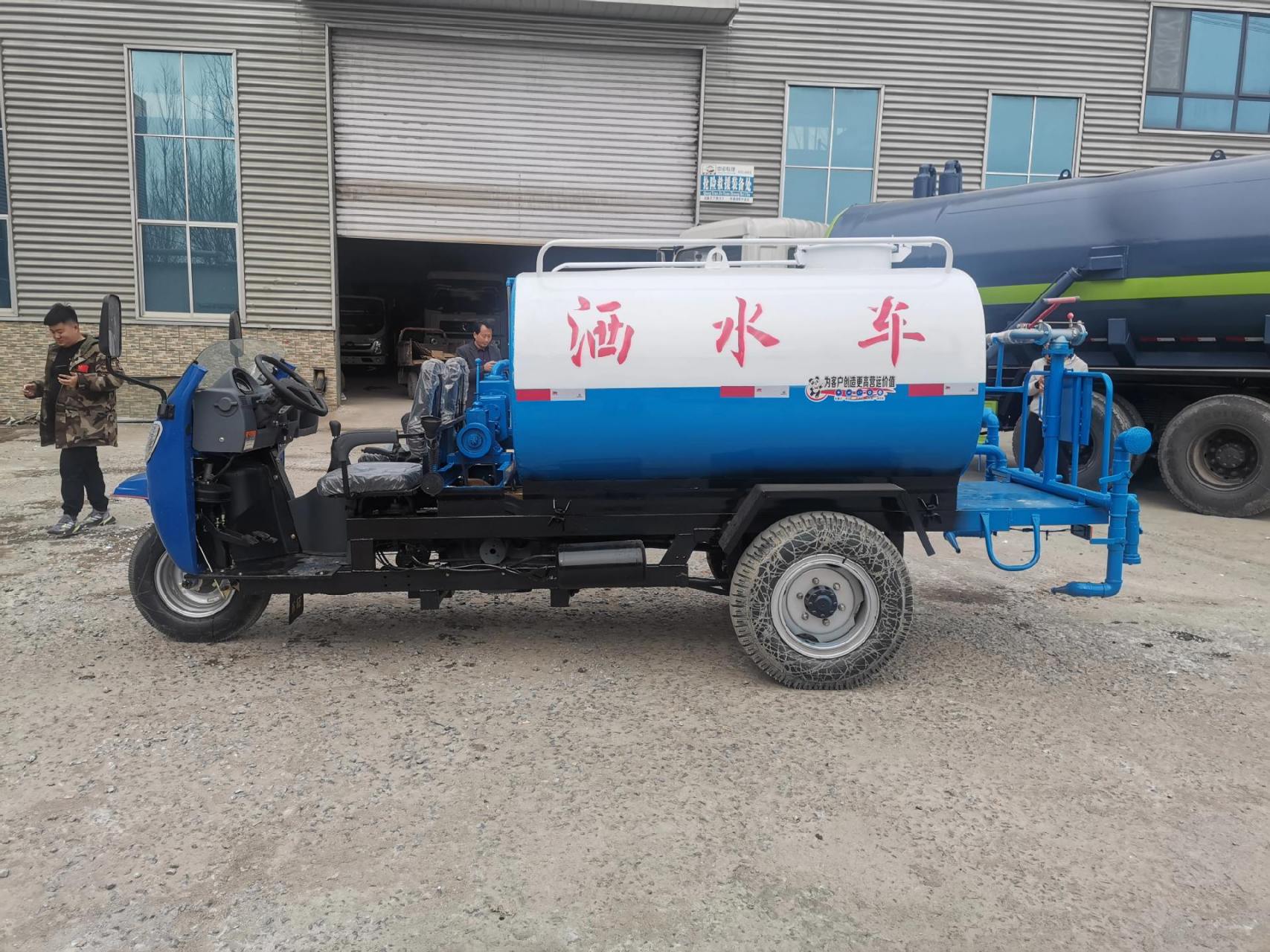 五征3立方三轮洒水车2万1一辆,24马力常柴高低速发动机,750轮胎,加装